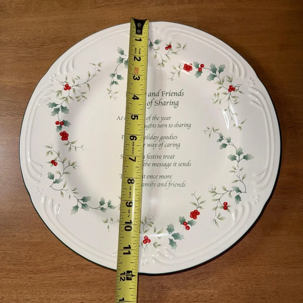 Pfaltzgraff Winterberry Plate of Sharing Christmas Holly Holiday Platter 12in